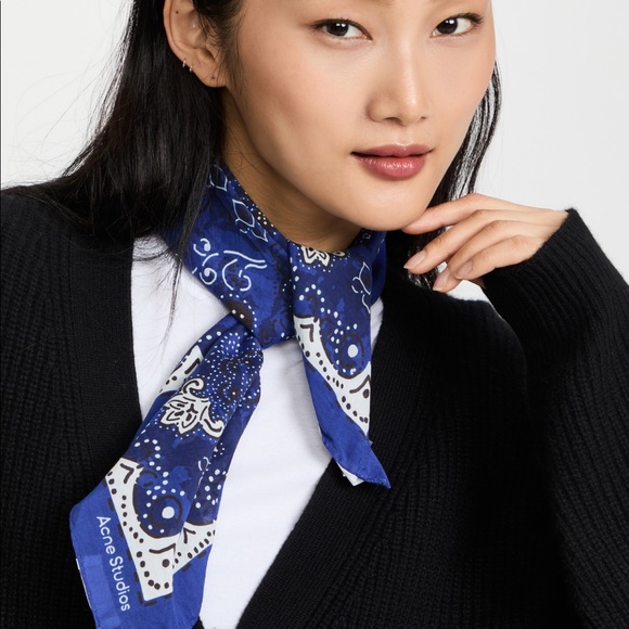 ACNE STUDIOS - Royal Blue + White Bandana Scarf - NWT - Picture 3 of 4